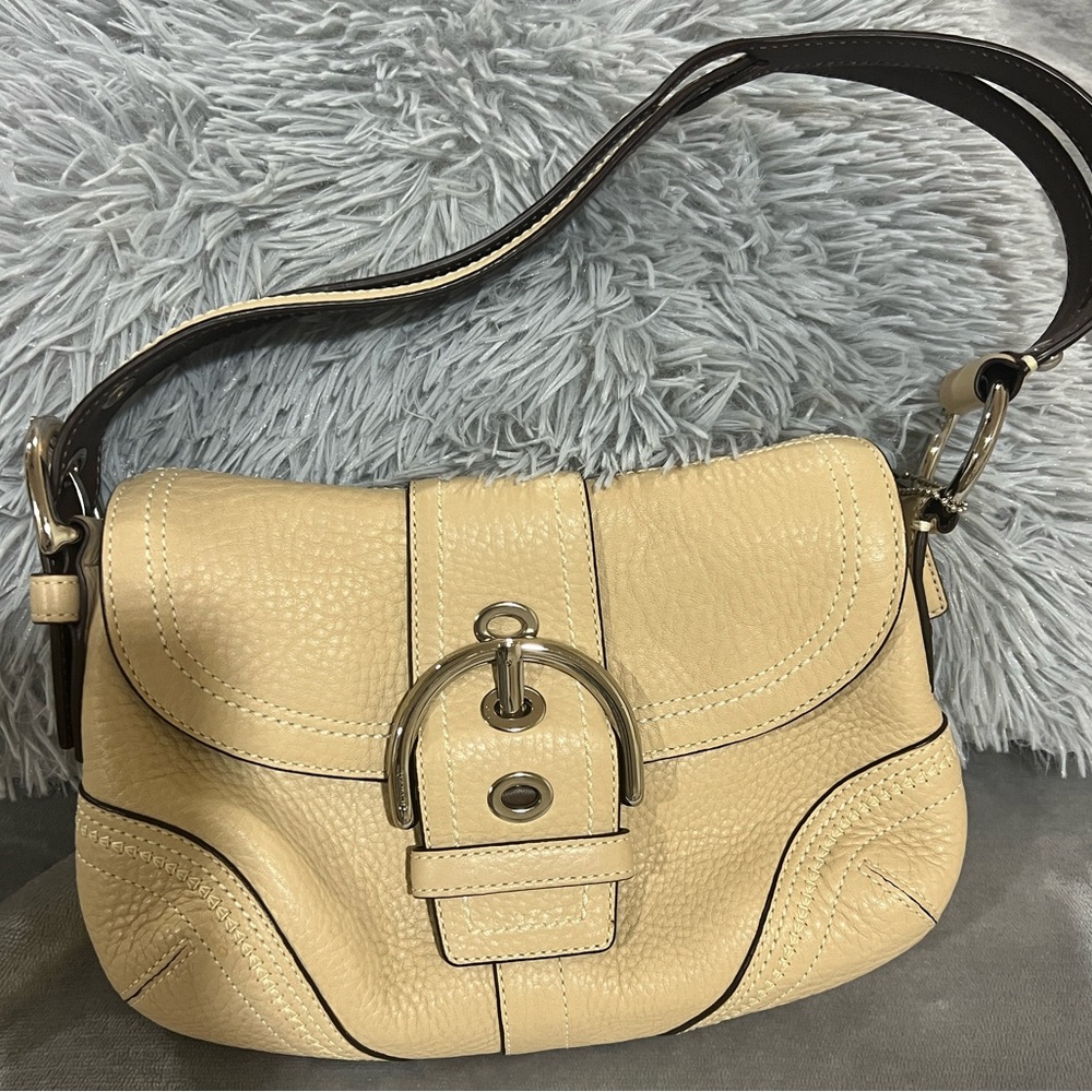 Coach Vintage Genuine Cream Leather Flag Bag